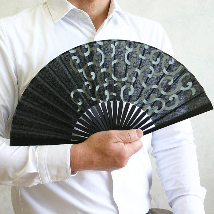 Cloth folding fan "Karakusa" with carrying pouch set
